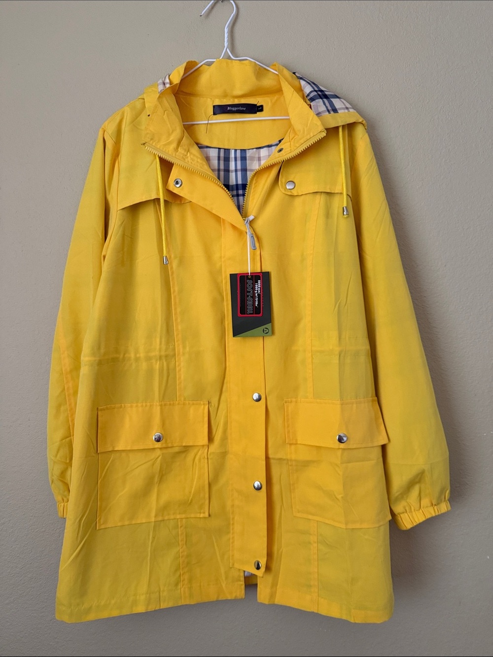NWT RAIN-JACKET BLOGGERLOVE SZ LG. Detachable Hood plaid lined very comfortable.